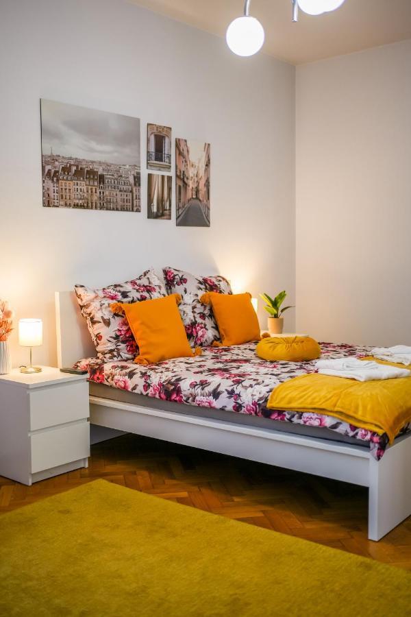 Ultracentral Golden Gatehouse 3 Bdrm Bucarest Esterno foto