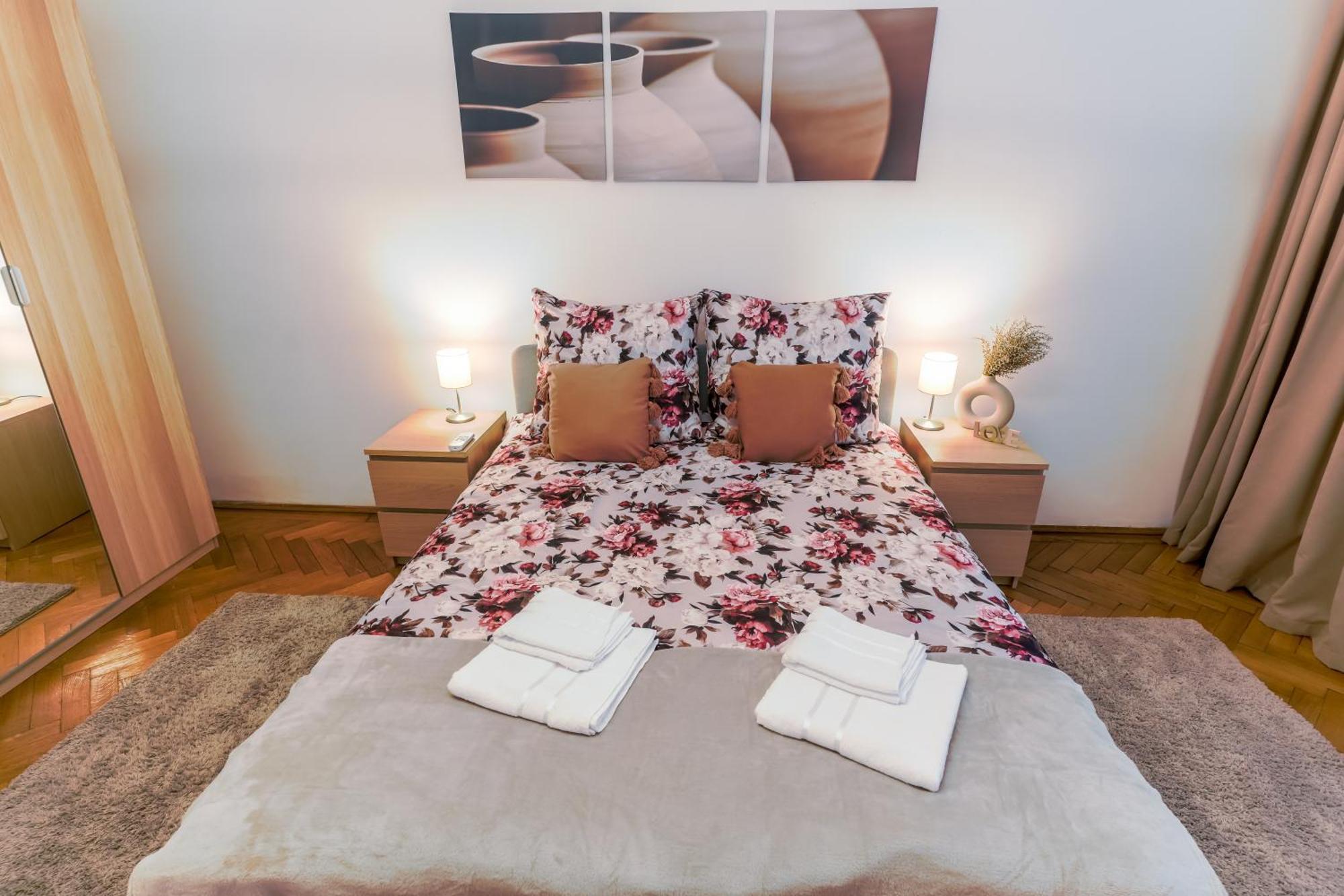 Ultracentral Golden Gatehouse 3 Bdrm Bucarest Esterno foto